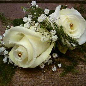 fwthumb05 double ivory rose, pin & gyp buttonhole 11.95.jpg